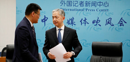 Wang Wenbin, Sprecher des chinesischen Außenministeriums, und Yu...