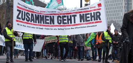 Die Verbindung verschiedener Arbeitskämpfe durch die Gewerkschaf...