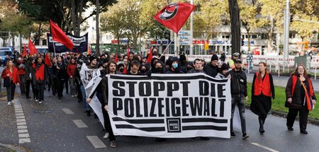 Gedenkzug für den im Mai 2022 nach einem Polizeieinsatz verstorb...