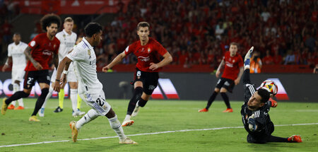 Und (gleich) drin: Real Madrids Rodrygo erzielt das entscheidend... Und (gleich) drin: Real Madrids Rodrygo erzielt das entscheidend...