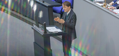 Gesundheitsminister Karl Lauterbach grübelt, wie er seine Pläne ...
