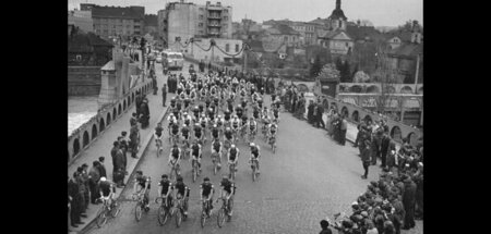 Auch Deutsche unter den Fahrern: Das Peloton der VIII. Friedensf...