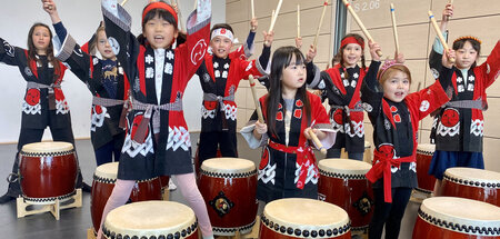 Die Taiko-Kids proben für einen Auftritt: »Little Tokyo« Die Taiko-Kids proben für einen Auftritt: »Little Tokyo«