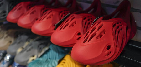 »Gewaltige Halde unverkäuflicher Restbestände«: »Yeezy«-Schuhe i... »Gewaltige Halde unverkäuflicher Restbestände«: »Yeezy«-Schuhe i...