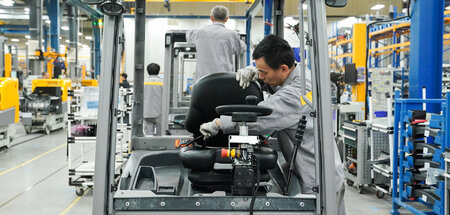 Produktionsstrecke der Jungheinrich AG im Qingpu-Distrikt der os...