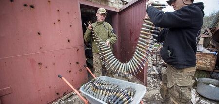 Gehütetes Gut: Munition für Flakgeschütze der ukrainischen Armee... Gehütetes Gut: Munition für Flakgeschütze der ukrainischen Armee...