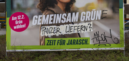 Riskante Ergänzung: Von Unbekannten kommentiertes Wahlplakat von...