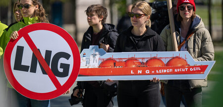 Schon Anfang Mai hatten Umwelt- und Klimaschutzaktivisten vor de... Schon Anfang Mai hatten Umwelt- und Klimaschutzaktivisten vor de...