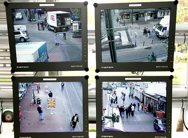 Immer gut im Bilde: Polizeiüberwachung in der Düsseldorfer Altst...