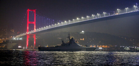 Auf Patrouille. Russisches Kriegsschiff am Bosporus