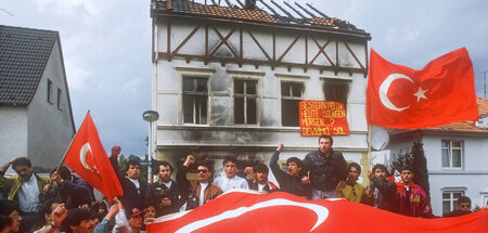 Proteste vor dem Haus in Solingen zwei Tage nach der Mordtat