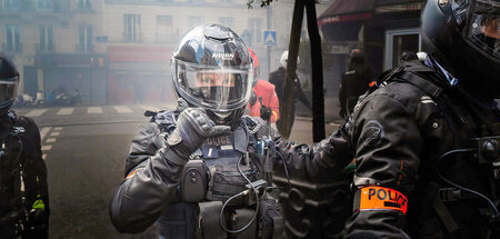 Protest der Gelbwesten 2019, als Demonstrierende in Paris erstma... Protest der Gelbwesten 2019, als Demonstrierende in Paris erstma...