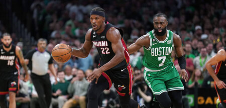 Anführer der Namenlosen: Forward Jimmy Butler von Miami Heat (l....