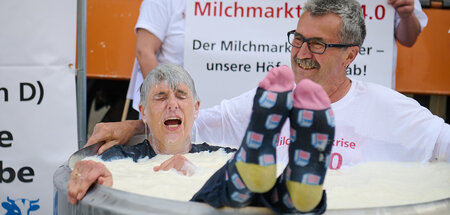 Badespaß: Von Kopf bis Fuß auf Milch eingestellt (Berlin, 31.5.2... Badespaß: Von Kopf bis Fuß auf Milch eingestellt (Berlin, 31.5.2...