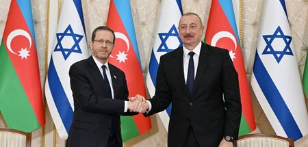 Mehr als ein warmer Händedruck: Die Staatschefs Israels und Aser...