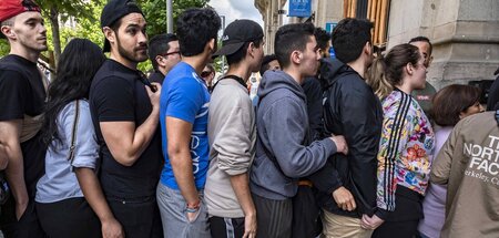 Tempi passati: Verkauf von »Yeezy«-Sneakers in Barcelona, Juni 2...