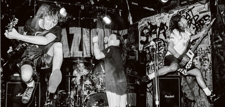 Unvermittelte Emotion: Negazione on stage Unvermittelte Emotion: Negazione on stage