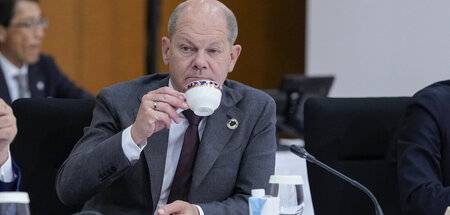 Abwarten und Tee trinken kann er: Bundeskanzler Olaf Scholz (SPD... Abwarten und Tee trinken kann er: Bundeskanzler Olaf Scholz (SPD...