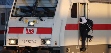 Der Gang in den DB-Triebwagen nur noch für »Fair Train«-Leiharbe...