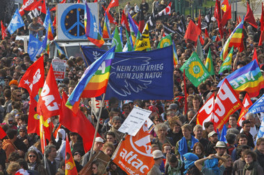 FRANCE_NATO_PROTEST_7307266.jpg