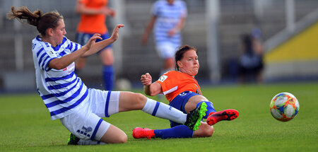 Lisa Seiler (r.) im Kampf um den Ball