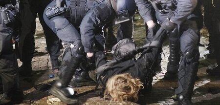 Rechtliche Überprüfungen von Polizeigewalt machen diese nicht un... Rechtliche Überprüfungen von Polizeigewalt machen diese nicht un...