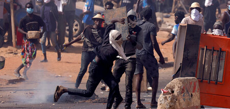 Anhänger des senegalesischen Oppositionsführers Ousmane Sonko ge...