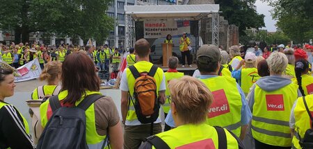 Rund 1.500 Menschen versammelten sich am Donnerstag auf dem Gose... Rund 1.500 Menschen versammelten sich am Donnerstag auf dem Gose...