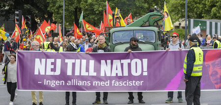 »Nein zur NATO! Kein Bündnis mit Faschisten« – Demonstration in ... »Nein zur NATO! Kein Bündnis mit Faschisten« – Demonstration in ...