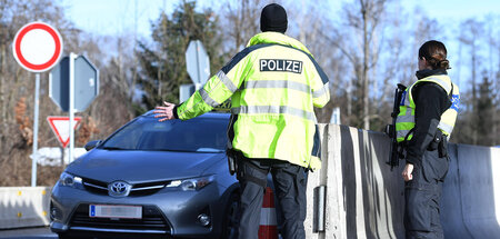 Trotz Schengen-Regeln: Grenzkontrollen an der deutsch-österreich... Trotz Schengen-Regeln: Grenzkontrollen an der deutsch-österreich...