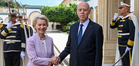 Tunesiens Präsident (M. r.) bleibt stur und lässt auch die EU-Ko...