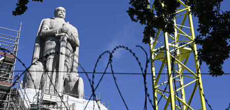 Soll unangetastet bleiben: Statue zu Ehren des kaiserlichen Reic... Soll unangetastet bleiben: Statue zu Ehren des kaiserlichen Reic...