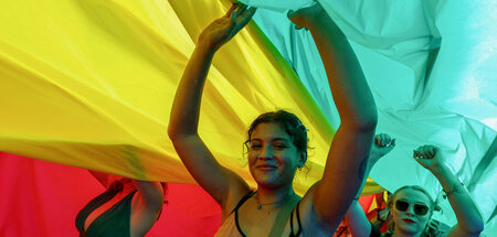 Bunt und selbstbewusst: Die diesjährige Prideparade in Bangkok a... Bunt und selbstbewusst: Die diesjährige Prideparade in Bangkok a...