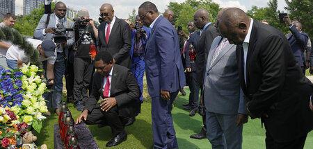 Südafrikas Präsident Cyril Ramaphosa (1. v. r.) und weitere afri... Südafrikas Präsident Cyril Ramaphosa (1. v. r.) und weitere afri...