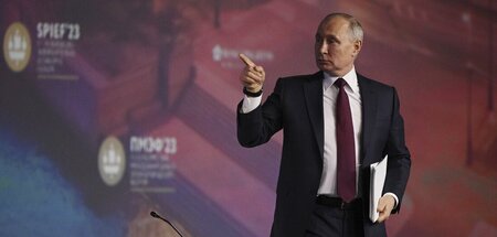 Da geht's lang: Russlands Präsident Wladimir Putin auf dem Inter...