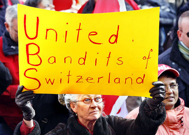 Das Bild vom Finanzidyll hat ausgedient: Proteste in Zürich gege... Das Bild vom Finanzidyll hat ausgedient: Proteste in Zürich gege...
