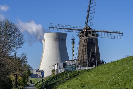 Belgisches Kernkraftwerk Doel an der Schlede