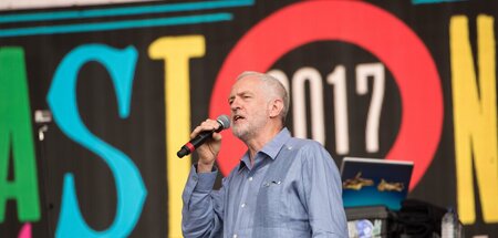Corbyn spricht auf dem Glastonbury-Festival (Pilton, 24.6.2017)