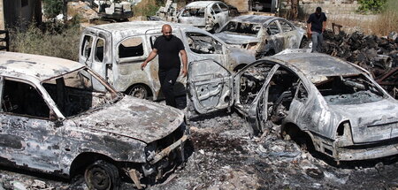Von israelischen Siedlern zerstört: Ausgebrannte Autos in der Or...