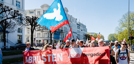Gewerkschafter demonstrieren für Frieden und Abrüstung (Hamburg,...