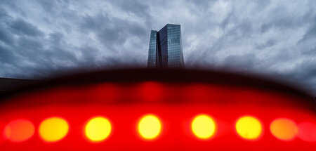 Weitere Zinserhöhungen in Sicht: EZB-Hauptquartier in Frankfurt ...