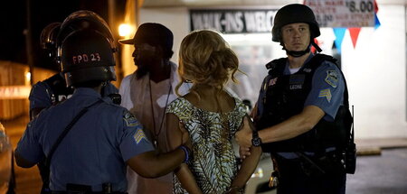 Die üblichen Verdächtigen: Polizisten und Protestierende (Fergus...