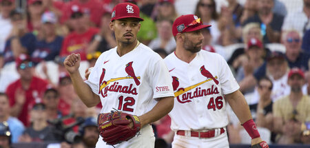 Pitcher Jordan Hicks (12) von St. Louis Cardinals hochkonzentrie... Pitcher Jordan Hicks (12) von St. Louis Cardinals hochkonzentrie...