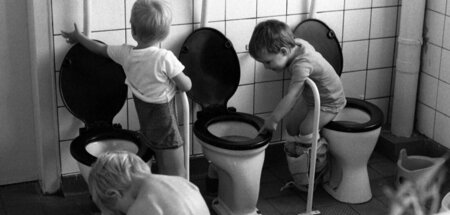 Westdeutsche Fachleute wissen: In den Latrinen von gestern wurde...