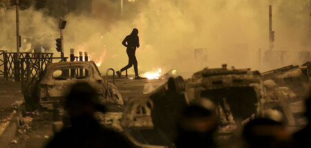 Dritte Protestnacht in Folge: Brennende Barrikaden in Nanterre a...