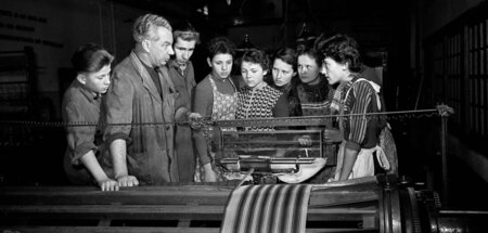 Der historische Stoff: In einer Textilfabrik irgendwo in der DDR...