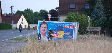 Wahlplakat am Sonntag am Ortseingang von Raguhn Wahlplakat am Sonntag am Ortseingang von Raguhn