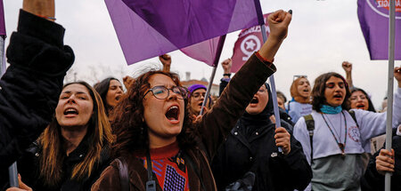 Lila ist auch die Farbe der türkischen Frauenbewegung: Protest i...