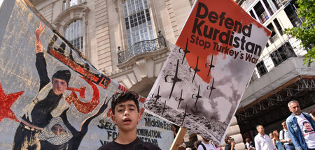 Protestaktion der Kampagne »Defend Kurdistan« gegen türkische An...