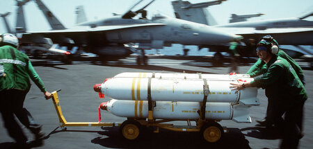 Mit US-Streubomben kann es nie schnell genug gehen (US-Marine am...